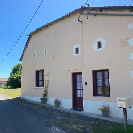 Private-Tranquil-Peaceful-Garden-Bbq 펜션 Genouille (Vienne)