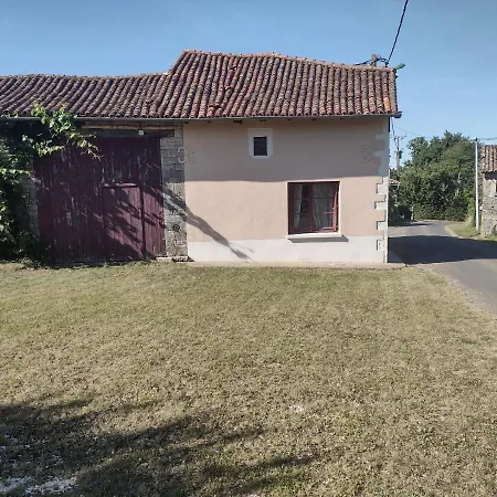 La Maison Des Roses 1-bed House In Genouille