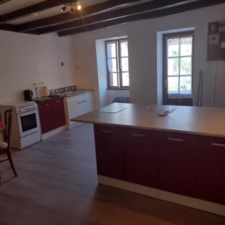 Private-tranquil-peaceful-garden-bbq * Genouille (Vienne)