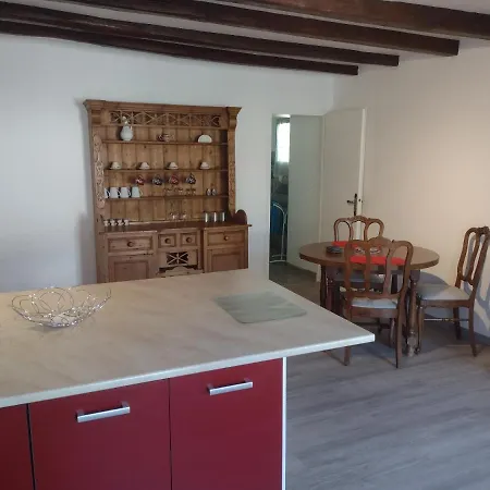 Private-tranquil-peaceful-garden-bbq Genouille (Vienne)