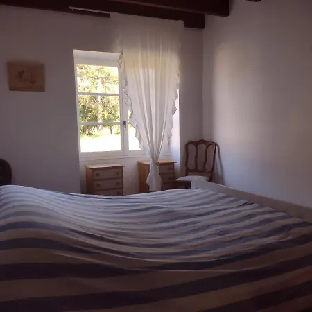 Feriehus Private-tranquil-peaceful-garden-bbq Genouille (Vienne)