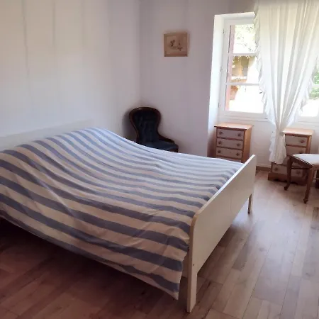 Feriehus Private-tranquil-peaceful-garden-bbq Genouille (Vienne)