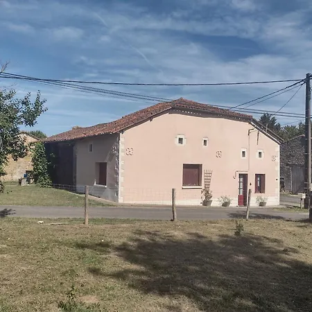 Private-Tranquil-Peaceful-Garden-Bbq Genouille (Vienne)