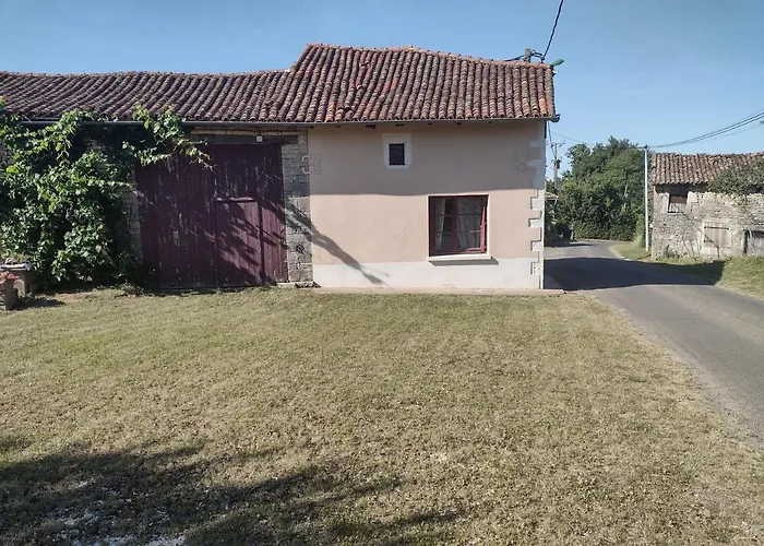 Private-tranquil-peaceful-garden-bbq