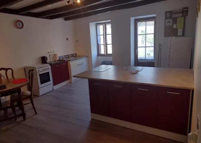 Private-tranquil-peaceful-garden-bbq * Genouille (Vienne)