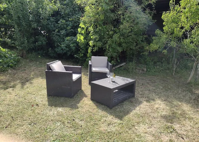 Private-tranquil-peaceful-garden-bbq * Genouille (Vienne)