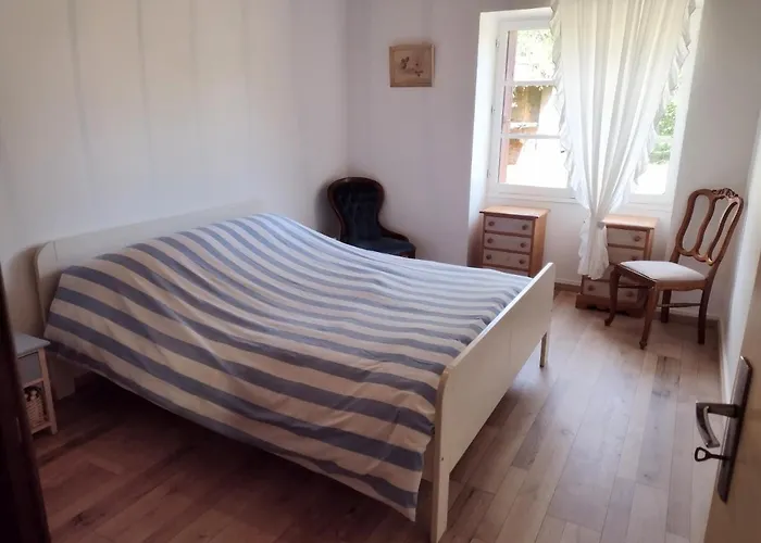 Сasa de vacaciones Private-tranquil-peaceful-garden-bbq Genouille (Vienne)