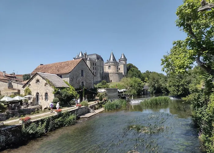 Private-tranquil-peaceful-garden-bbq *