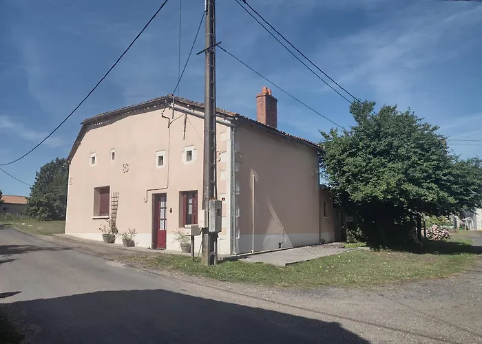 Сasa de vacaciones Private-tranquil-peaceful-garden-bbq Genouille (Vienne)